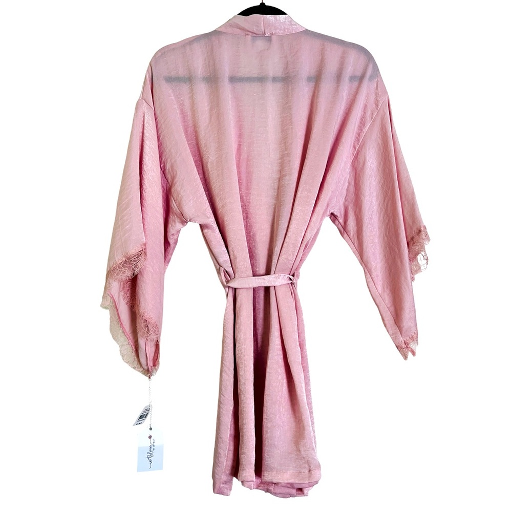 In Bloom by Jonquil | NWT Bailey Lace Trim Satin Wrap Size M/L - Picture 2 of 6